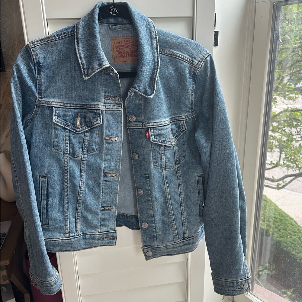 Levi’s Original Trucker Denim Jacket – Medium Wash, Size M